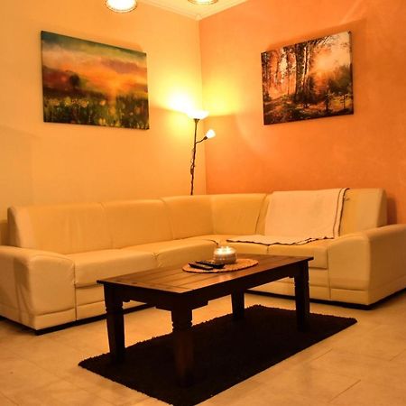 Old Town Bratislava 1Bdr Private Parking Apartment Luaran gambar