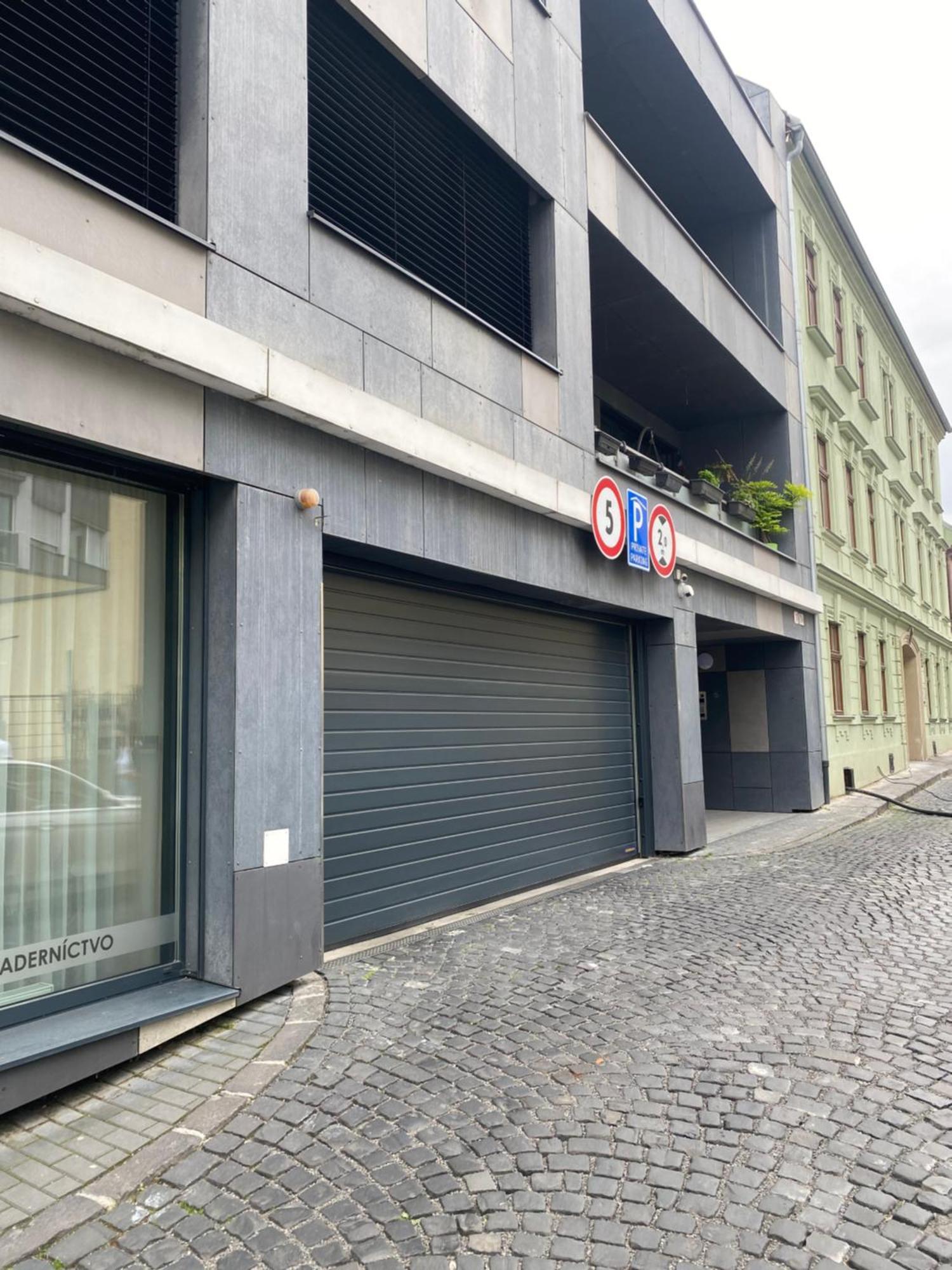 Old Town Bratislava 1Bdr Private Parking Luaran gambar